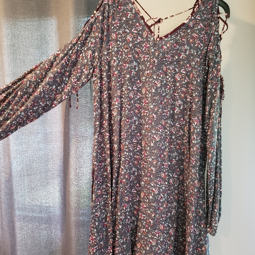 Floral dress hem and thread from The Pink Tulip